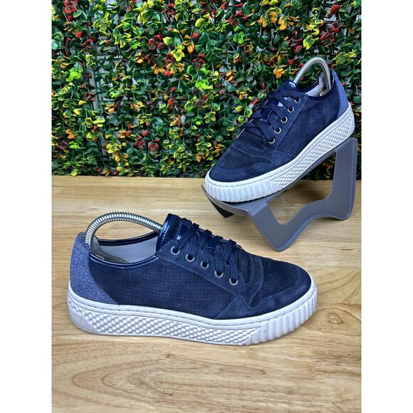 Geox Perforated Cup Sole Sneakers Shoes Platform Navy Blue‎ White Womens 8.5 GUC - Picture 1 of 9